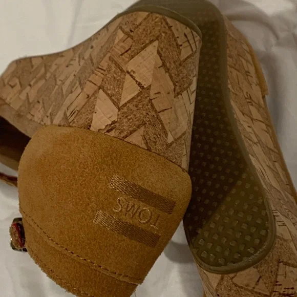 TOMS SUEDE WEDGES women’s heels size 9 -worn once - Picture 13 of 14